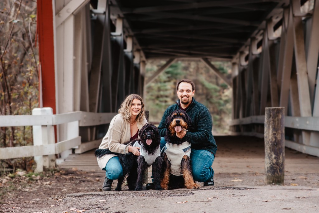 fall family session at everett covered bridge in peninsula ohio