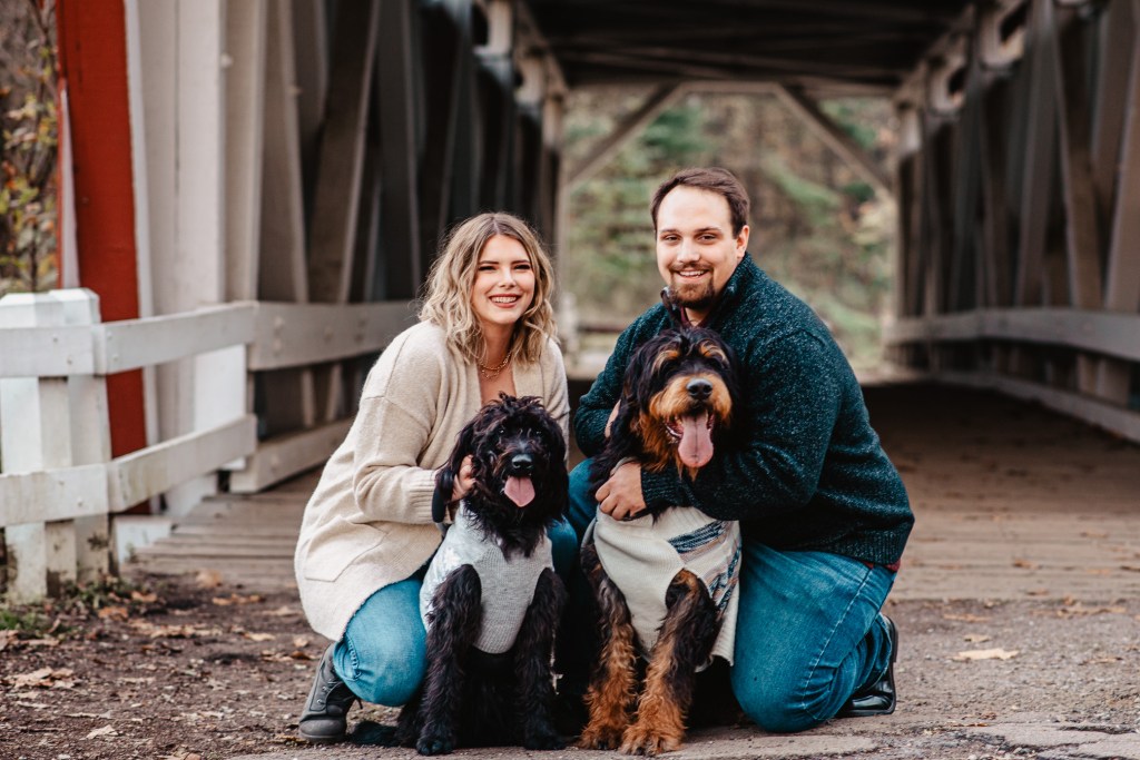 fall family session at everett covered bridge in peninsula ohio