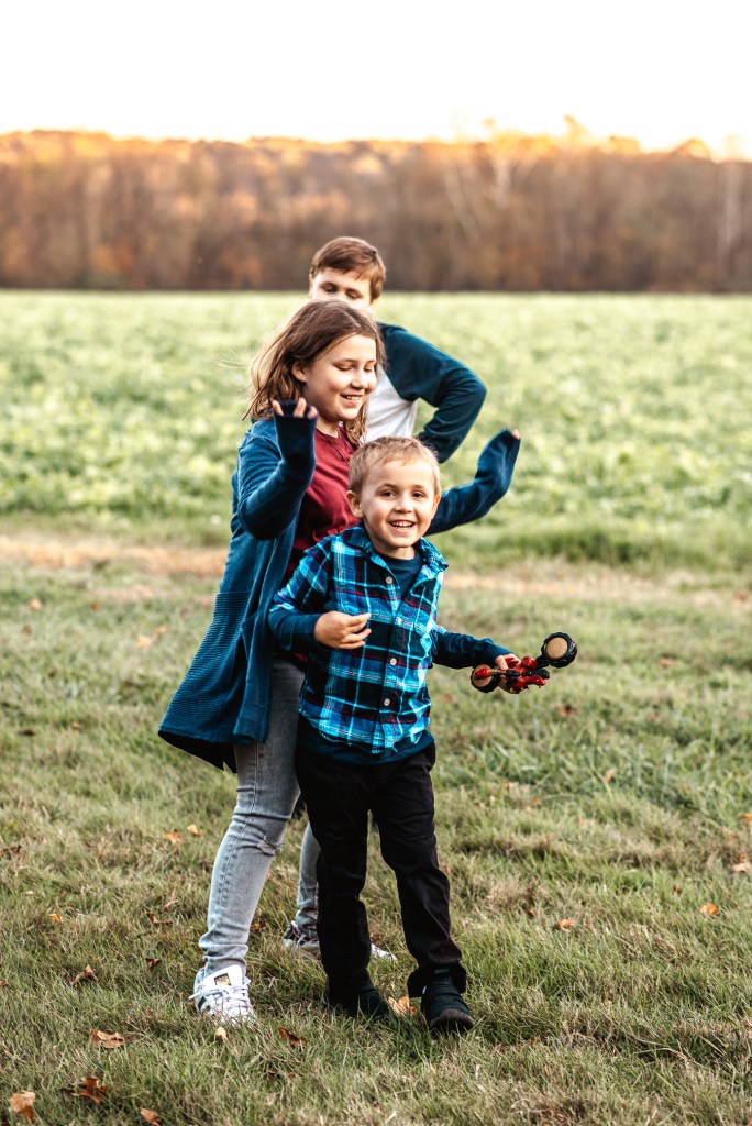 fall family session at everett covered bridge in peninsula ohio